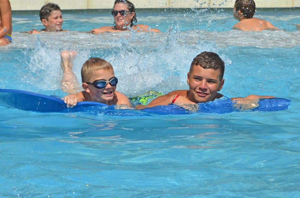 Camping Ruoms-nahe vallon pont d'arc-camping sud Ardèche- Wasserpark-beheiztes Schwimmbad Nebensaison- Schwimmbad Rutsche-Nebensaison-Sonderangebot-günstige Campingplätze Ardèche