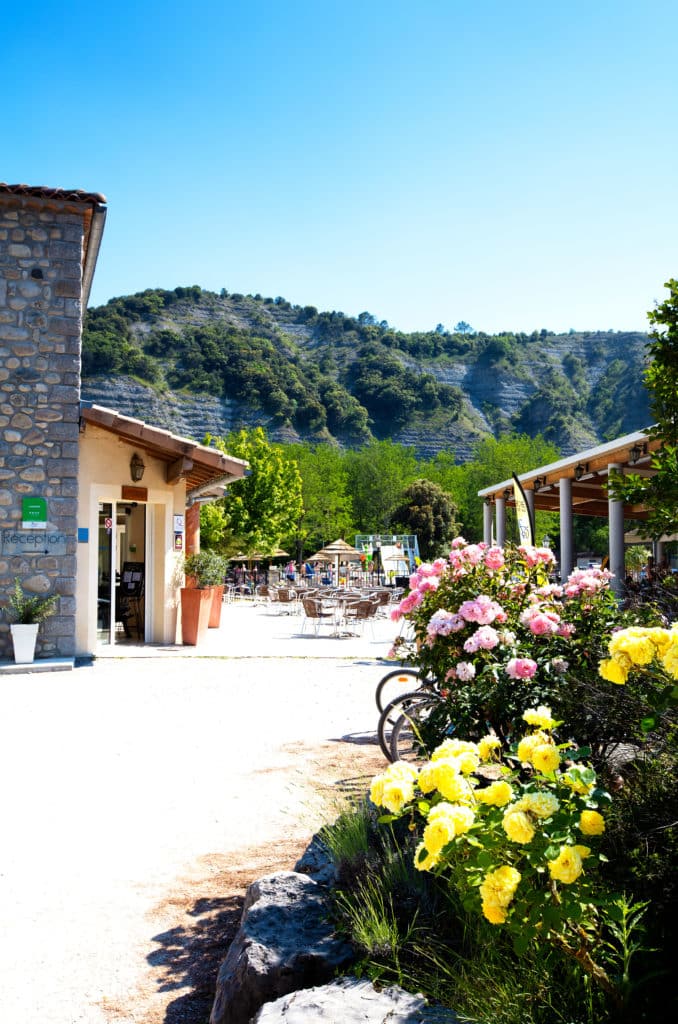 camping Ruoms-sud Ardèche-proche vallon pont d'arc-vermietung fahrrad-nahe radwege-via Ardèche-flussufer-privatstrand-beheiztes schwimmbad-günstig-sonderangebot