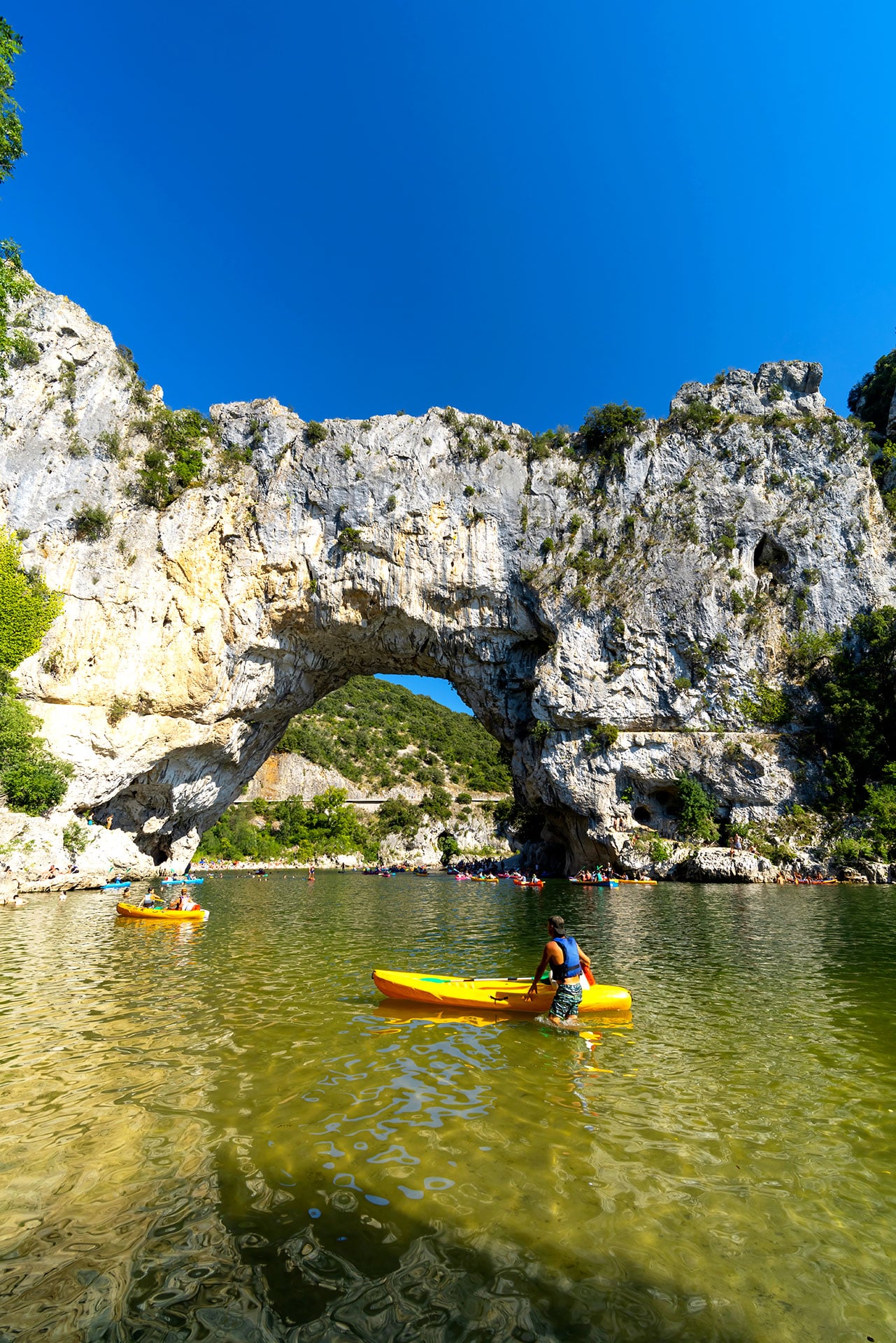 camping Ruoms-meilleur camping Ardèche-descente en canoë gorges de l'Ardèche-canyoning-spéléologie-via ferrata-camping pas cher Ardèche-offre promotionnelle camping ardèche