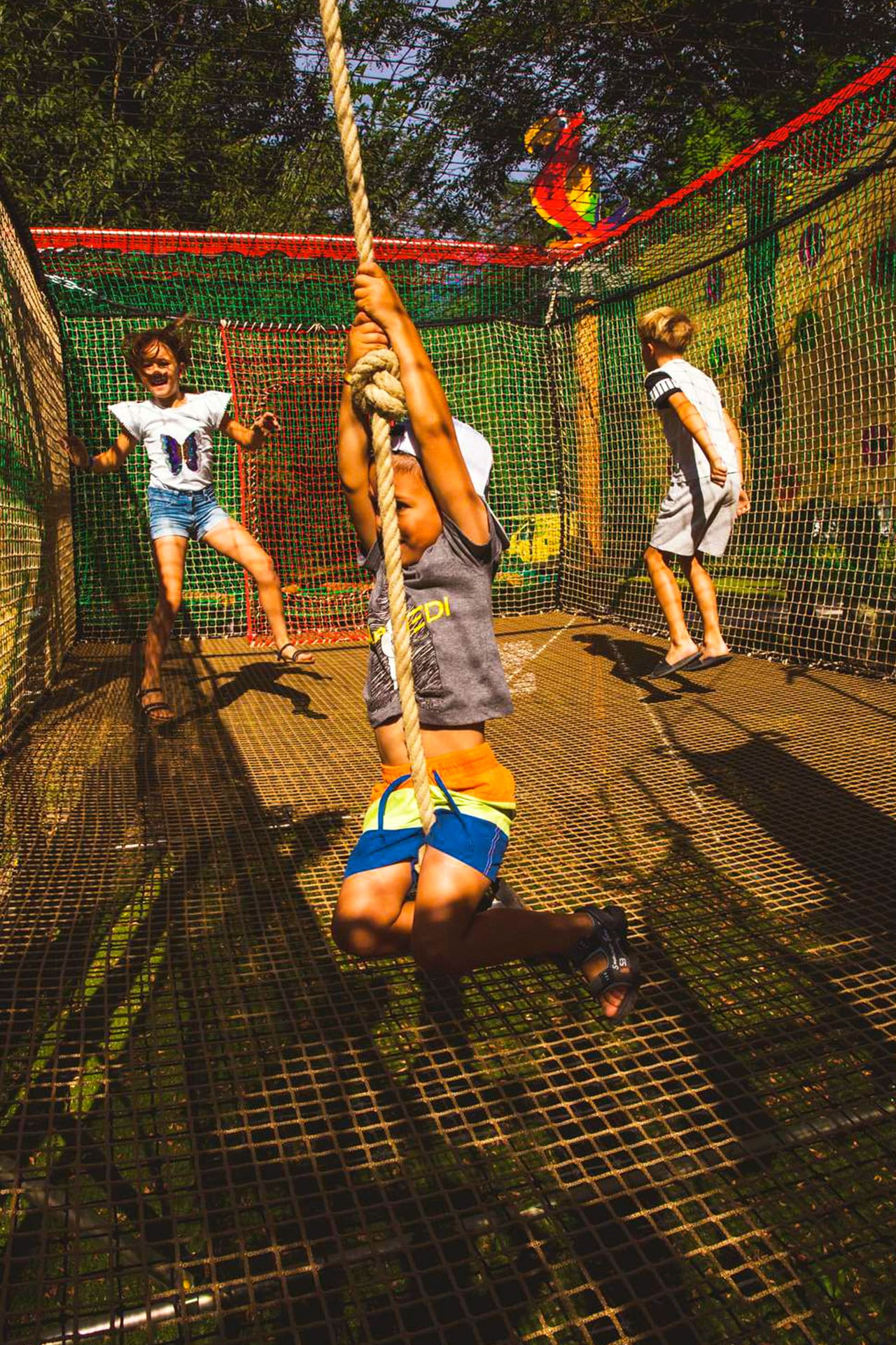 camping familial-gorges de l'Ardèche-adapté aux enfants-air de jeux-piscine